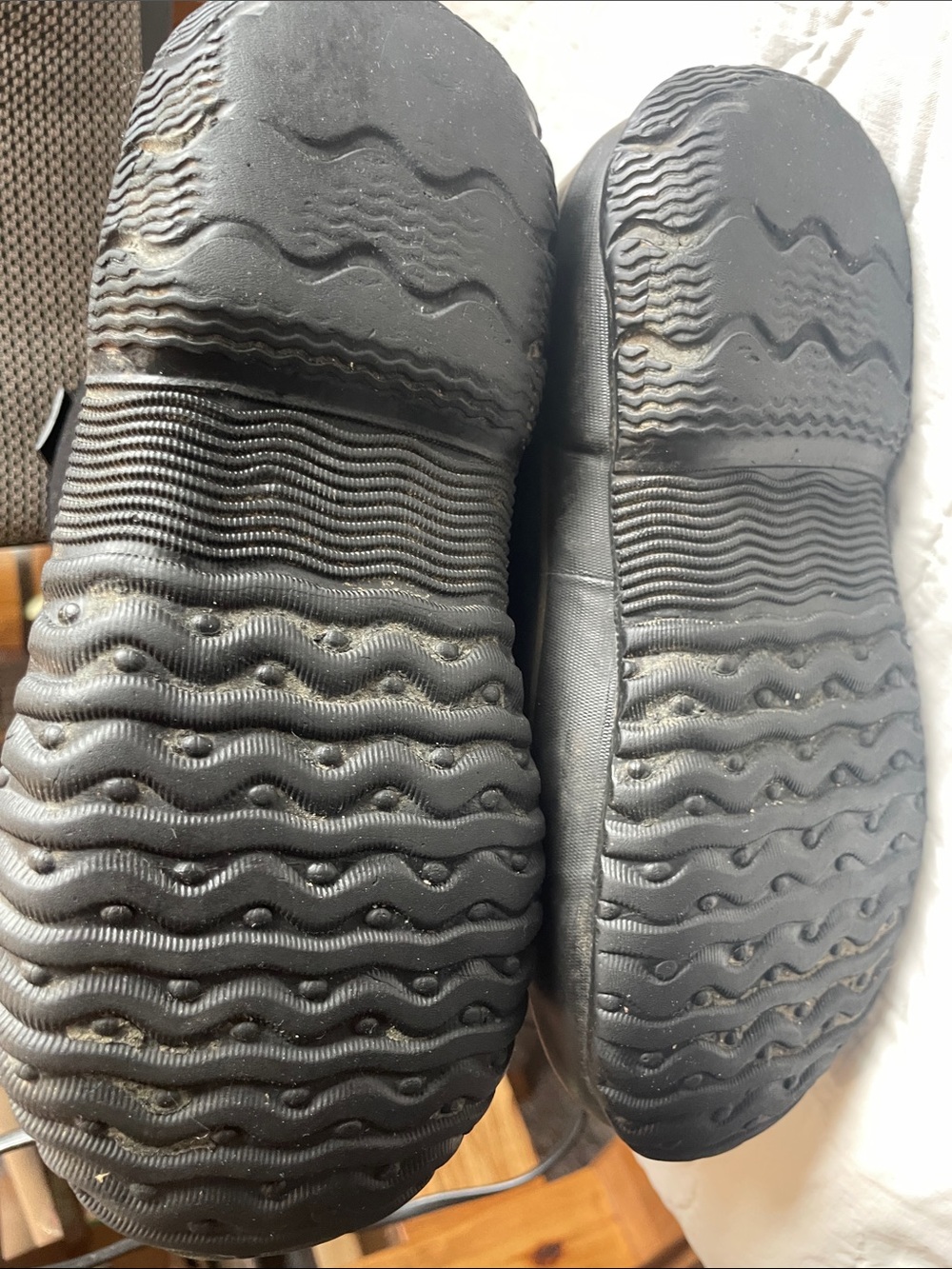 Bogs Youth Black Winter Boots. Good Condition. Size 2. - Picture 7 of 9